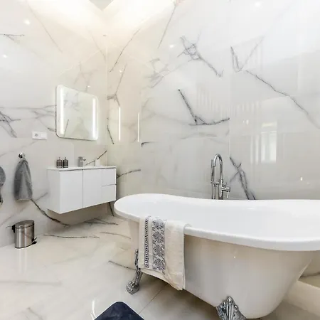 Lux Downtown Apartment